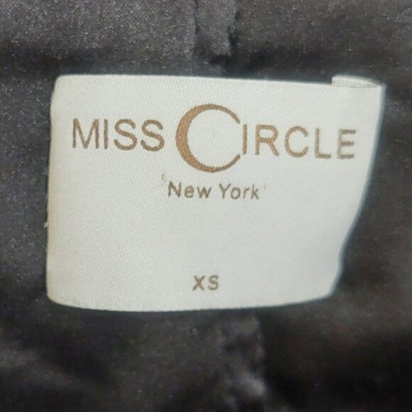 💥SEXY GLAM!💥One Sleeve Tuxedo Romper in Black & Silver Sequin - Picture 15 of 16